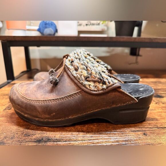 Dansko Brown Leather Knit Clogs Size 39EU (8.5/9US) - Picture 12 of 14